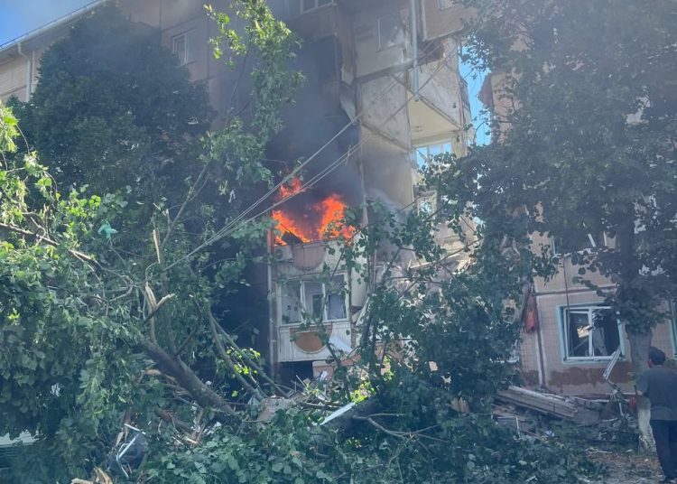 От удара ВСУ сложился многоквартирный дом в Белгородской области От удара ВСУ сложился многоквартирный дом в Белгородской области