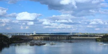 Днепровскую ГЭС