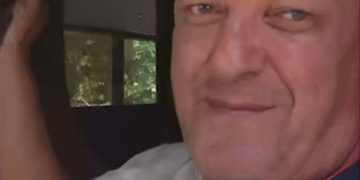 Водитель донецкого городского автобуса довез раненых до больницы Водитель донецкого городского автобуса довез раненых до больницы