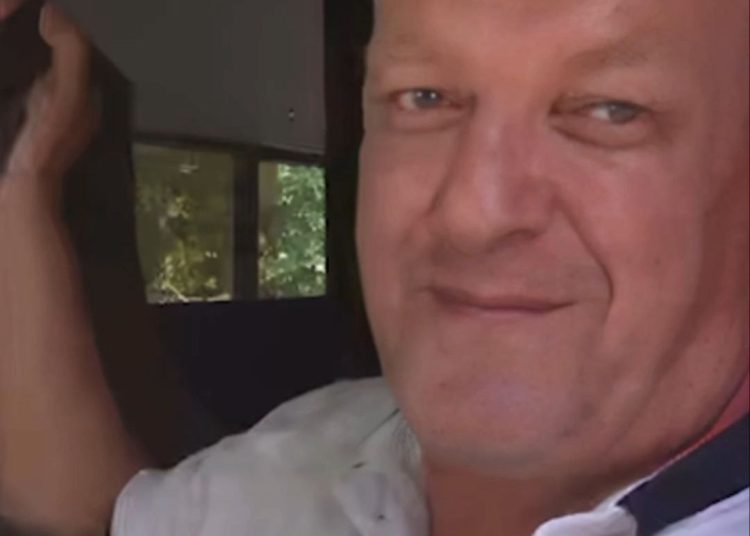 Водитель донецкого городского автобуса довез раненых до больницы Водитель донецкого городского автобуса довез раненых до больницы