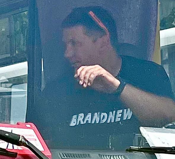 Раненый в голову спасатель спас людей на пляже в Севастополе Раненый в голову спасатель спас людей на пляже в Севастополе