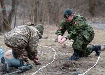 В Киев прибыли 300 саперов из Канады для минирования пограничья с Беларусью