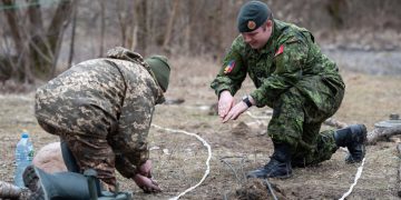 В Киев прибыли 300 саперов из Канады для минирования пограничья с Беларусью