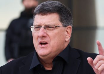 Зеленский до сих пор живет в мечтах навязать свои условия Путину — Скотт Риттер