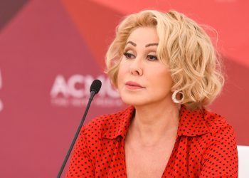 Певица Любовь Успенская пообщалась с молодежью ДНР