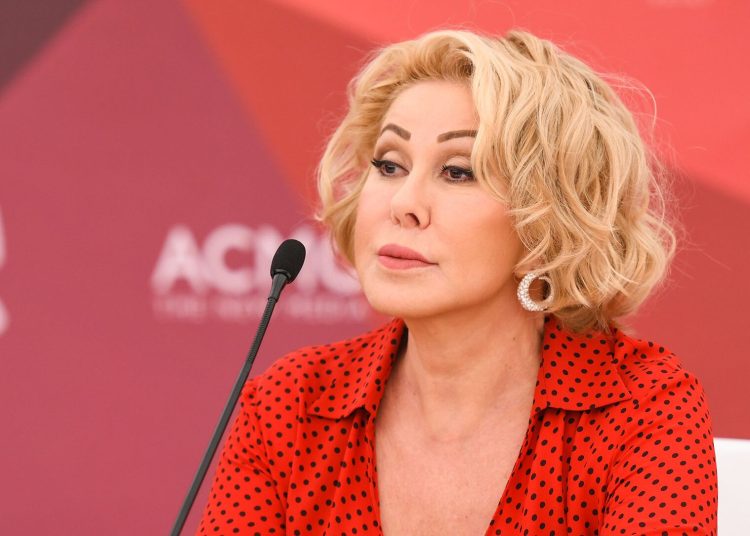 Певица Любовь Успенская пообщалась с молодежью ДНР