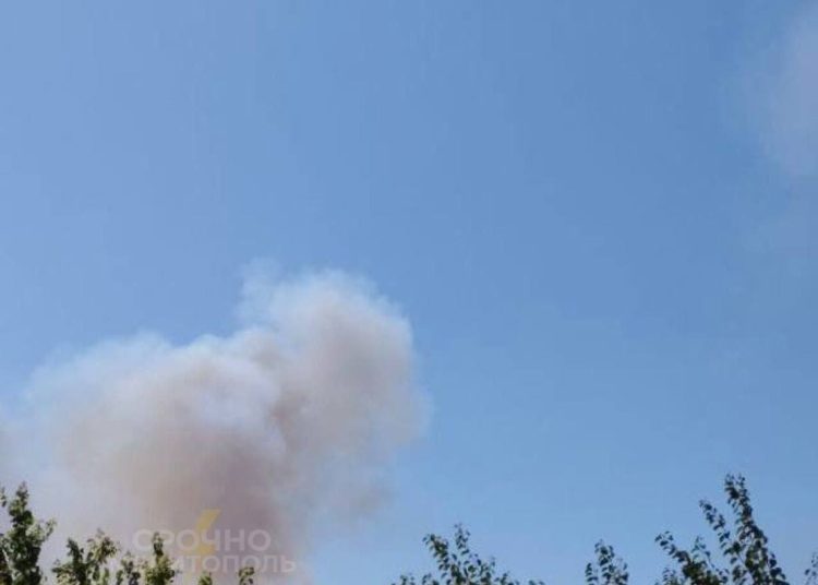 Система ПВО отразила ракетный удар ВСУ по Мелитополю Система ПВО отразила ракетный удар ВСУ по Мелитополю