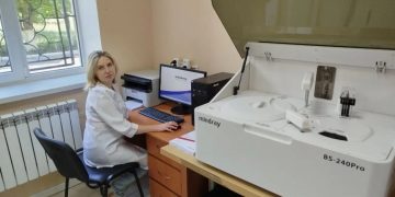 Новый биохимический анализатор начал работу в больнице Светлодарска Новый биохимический анализатор начал работу в больнице Светлодарска
