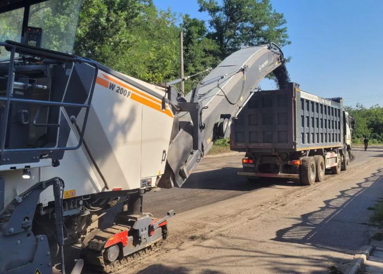 Восстановление дорог в ДНР: Московские специалисты завершают ремонт в Макеевке Восстановление дорог в ДНР: Московские специалисты завершают ремонт в Макеевке