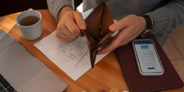 В Мариуполе вернули более 8 млн рублей долга по зарплате работникам "автодора" В Мариуполе вернули более 8 млн рублей долга по зарплате работникам «автодора»