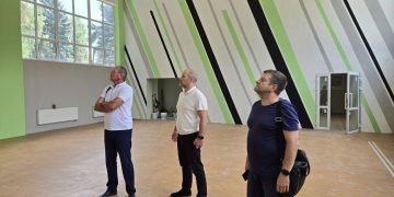 Хабаровский край завершает ремонт в школе города Дебальцево