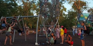 Парк Горького в Донецке стал популярным местом для отдыха Парк Горького в Донецке стал популярным местом для отдыха