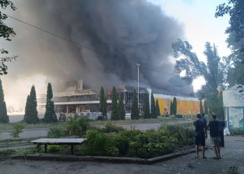 Озвучены первые данные о жертвах обстрела ТЦ «Галактика» в Донецке