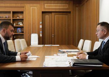 Файзуллин и Пушилин обсудили восстановление инфраструктуры ДНР и подготовку к зиме Файзуллин и Пушилин обсудили восстановление инфраструктуры ДНР и подготовку к зиме