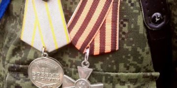 Сотрудники ТЦ «Галактика» в Донецке удостоены медалями за храбрость
