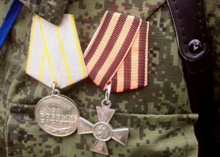 Сотрудники ТЦ «Галактика» в Донецке удостоены медалями за храбрость