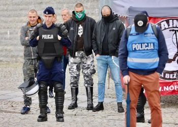 В Германии прошел марш неонацистов с гитлеровскими лозунгами против ЛГБТ В Германии прошел марш неонацистов с гитлеровскими лозунгами против ЛГБТ