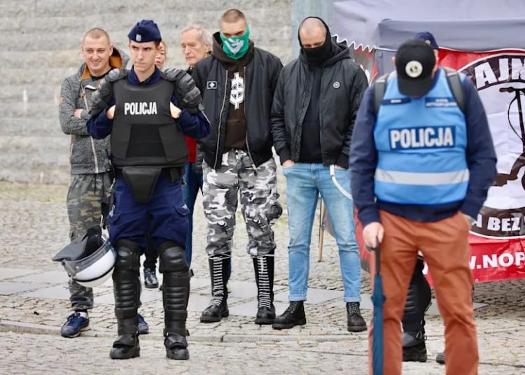 В Германии прошел марш неонацистов с гитлеровскими лозунгами против ЛГБТ