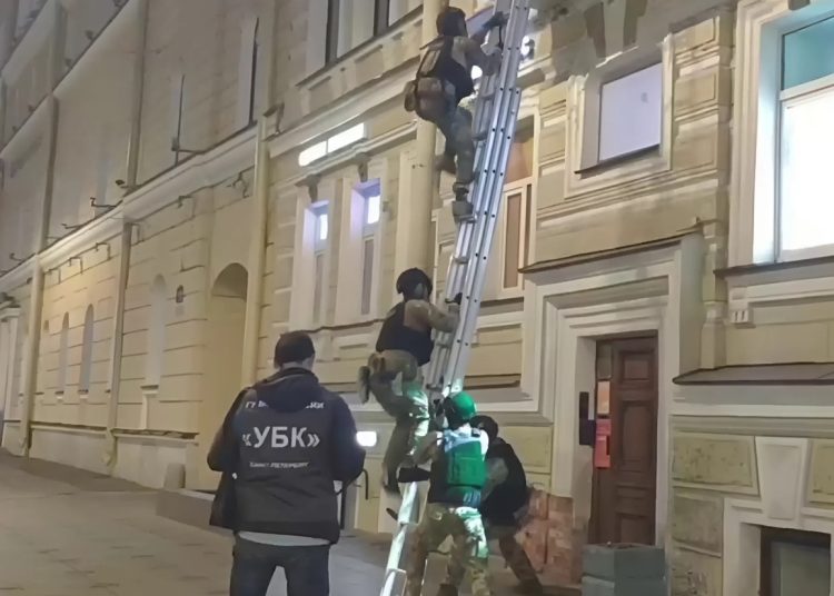 Силовики в Питере 12 поймали торговцев секретной информации о жд-перевозках Силовики в Питере 12 поймали торговцев секретной информации о жд-перевозках