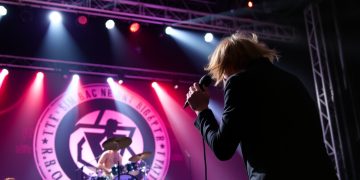 На фоне развода Шнуров снизил ценник на выступления