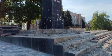 В Амвросиевке завершен этап по реконструкции площади им. Ленина