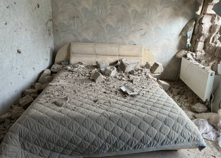 Горловка под массированной атакой ВСУ, противник бьет по жилой застройке Горловка под массированной атакой ВСУ, противник бьет по жилой застройке