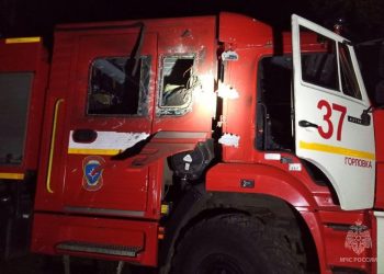 Дрон ВСУ нанес удар по расчету пожарников за работой в Горловке