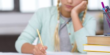 В Донецке задержали студентку за попытку дать взятку преподавателю вуза В Донецке задержали студентку за попытку дать взятку преподавателю вуза