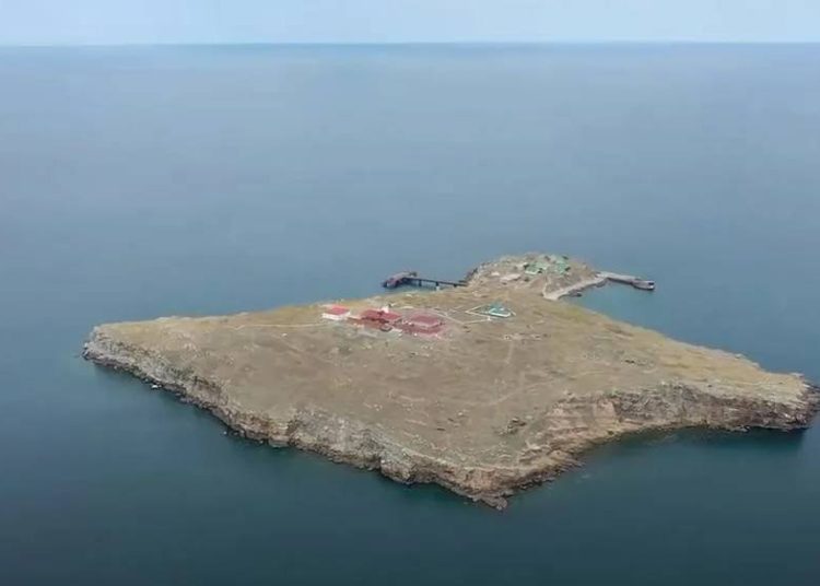 Ракетные удары по Украине сегодня: Поражен остров Змеиный и буровая установка "Таврида" Ракетные удары по Украине сегодня: Поражен остров Змеиный и буровая установка «Таврида»