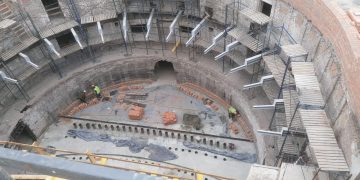 Петербургские строители активно восстанавливают драмтеатр в Мариуполе Петербургские строители активно восстанавливают драмтеатр в Мариуполе