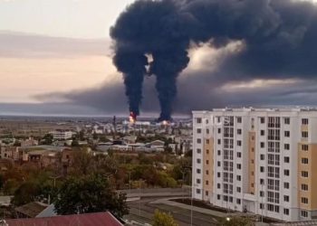 Украинские дроны атаковали крупнейшую нефтебазу Крыма в Феодосии