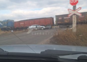 ДТП в Макеевке: поезд протаранил легковой автомобиль