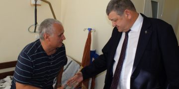 Водитель из Горловки удостоен знаком отличия после атаки ВСУ Водитель из Горловки удостоен знаком отличия после атаки ВСУ