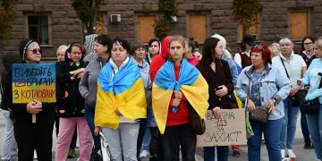 Волна митингов на Украине: Родственники военнослужащих требуют перемен