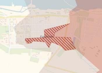 Бойцы 5 бригады подняли флаг России над школой в Курахово, — НМ ДНР