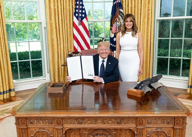 Мелания Трамп отказала Байдену в визите