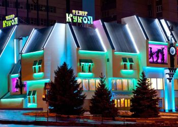 Директор и главбух кукольного театра в Луганске похитили более 3,6 млн рублей