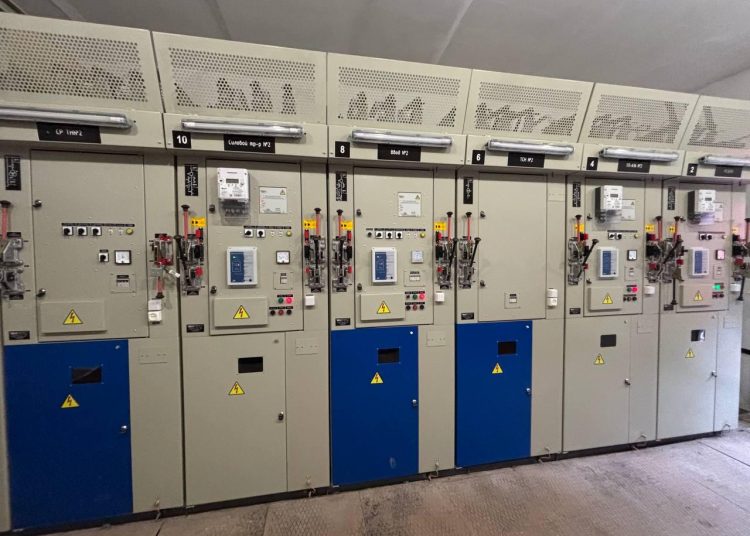 В Горловке установили современную распределительную подстанцию В Горловке установили современную распределительную подстанцию