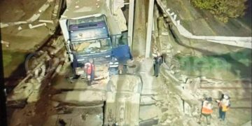 В Крыму обрушился автомобильный мост, есть пострадавшие В Крыму обрушился автомобильный мост, есть пострадавшие