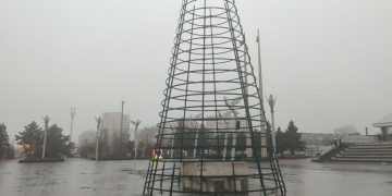 В Мариуполе засияет главная елка: стартовала подготовка к праздникам