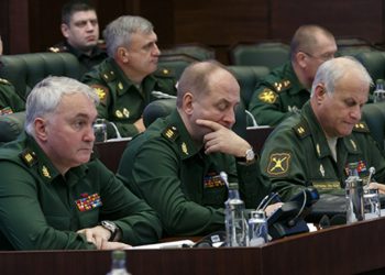 Экстренные службы оцепили заминированный автомобиль председателя комитета Госдумы по обороне