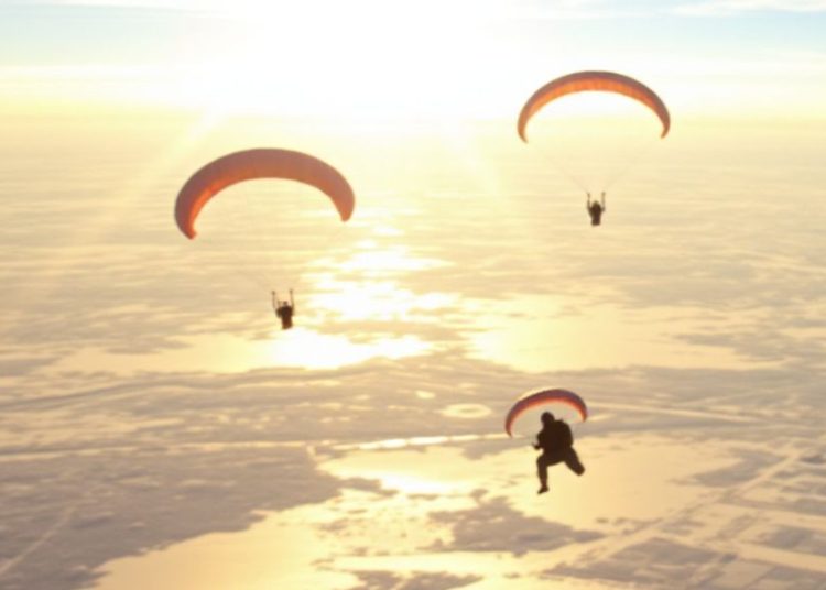 Российские парашютисты побили мировой рекорд Российские парашютисты побили мировой рекорд