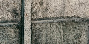 В Горловке устанавливают бетонные укрытия В Горловке устанавливают бетонные укрытия