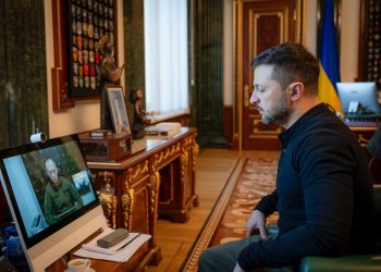 Сырский пообещал не потерять Покровск и часть Курщины