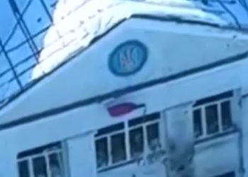 Бойцы ВС РФ установили триколор над администрацией в Курахово