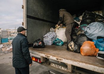 Мариуполь отправил гуманитарную помощь в Донецк для нуждающихся