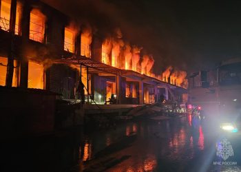 В Донецке сгорел склад на площади 3,5 тысячи кв. метров