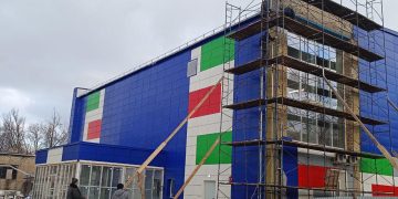 В Дебальцево продолжается капитальный ремонт бассейна ФСК «Локомотив»