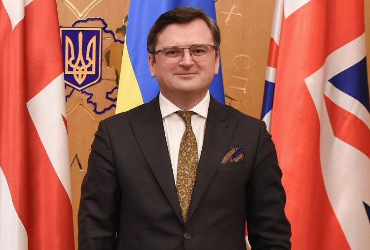 Бежавший Кулеба призвал не переживать и отправляться на утилизацию в армию с 18 лет