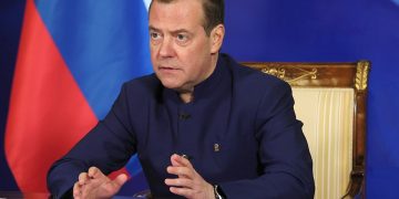 Зеленского презирает весь русский народ, - Медведев Зеленского презирает весь русский народ, — Медведев